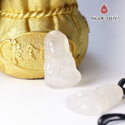 Mặt dây chuyền Phật Thích Ca đá mã não trắng 36x22mm mệnh thủy, kim - Ngọc Quý Gemstones