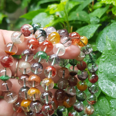 Chiếc Vòng Đá Thạch Anh Ưu Linh Ngũ Sắc Vip 10mm / 10li 100% đá tự nhiên cao cấp màu đa sắc tươi trong bóng thiệt xinh đẹp Nữ tất cả các mệnh đeo tốt đẹp may mắn, tài lộc và tốt cho sức khỏe ạ