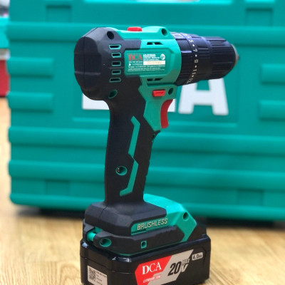 MÁY KHOAN BÚA KHÔNG CHỔI THAN DÙNG PIN 20V/4.0AHX2 (KÈM1 SẠC 2A, 2 PIN 4.0AH) DCA ADJZ2050IEM - HÀNG CHÍNH HÃNG