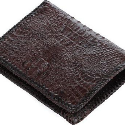 Bóp nam Huy Hoàng da cá sấu nguyên con đan viền kiểu đứng màu nâu đất HT2763