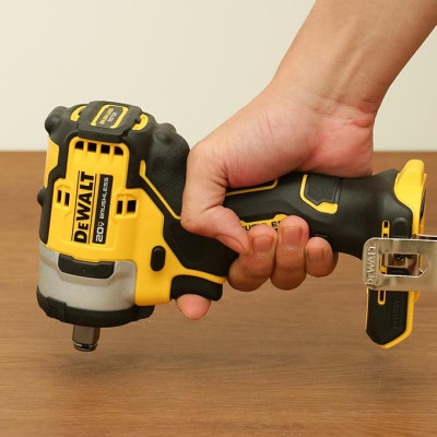 MÁY SIẾT BULONG CẦM TAY 20V DEWALT DCF911M2 - HÀNG CHÍNH HÃNG
