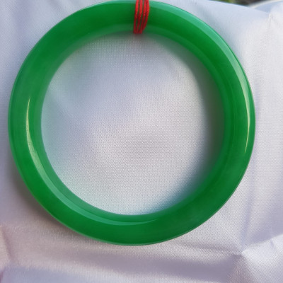 Vòng cẩm thạch Lý Đẹp AAA Sao 53mm x cọng to dầy 8,8mm  Màu xanh lá tươi bóng đẹp  Nữ mệnh Mộc mệnh Hỏa 52kg - 62kg đeo ạ