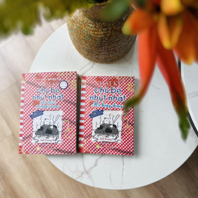 Sách - Diary Of A Wimpy Kid - Nhật Ký Chú Bé Nhút Nhát - Tập 19 - Mớ Bòng Bong - Hot Mess (Song Ngữ Việt-Anh)
