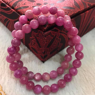 CHIẾC VÒNG NỮ TAY ĐÁ RUBBY HỒNG CÁNH SEN ĐẸP  SIZE VÒNG 7MM HỢP NỮ MỆNH HỎA MỆNH THỔ  100% ĐÁ RUBBY HỒNG TỰ NHIÊN Ạ