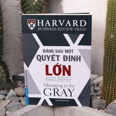 Sách - Đằng Sau Một Quyết Định