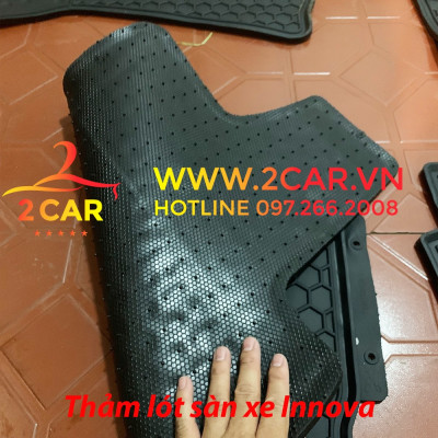 Thảm lót sàn xe Toyota Innova 2016 - 2022 cao su đúc dày theo xe