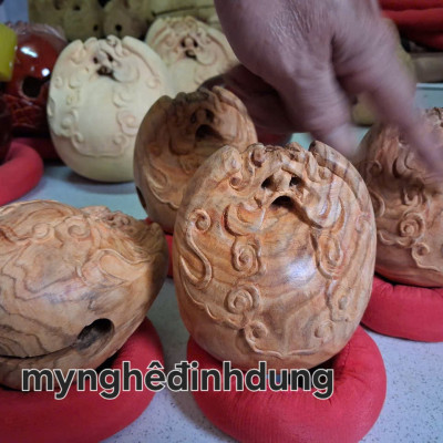 Mõ tụng kinh Phật bằng gỗ sưa đỏ kt 10x10cm