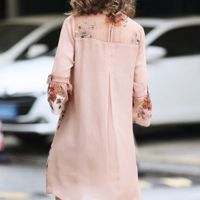 Đầm suông thêu trực tiếp trên chất liệu Myqlothing.