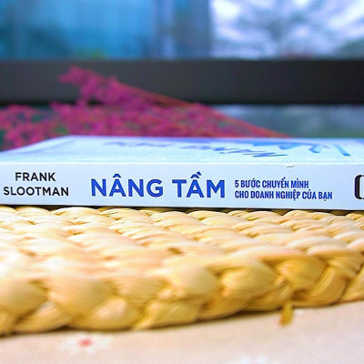 Sách - Nâng Tầm - 5 Bước Chuyển Mình Cho Doanh Nghiệp Của Bạn - MCBooks