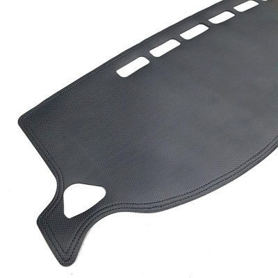 Thảm taplo ô tô Toyota Rush 2019  loại da vân cacbon chống nắng, chống nứt vỡ taplo, thảm taplo Toyota Rush