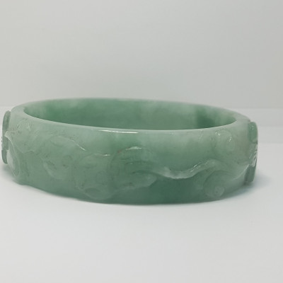 Vòng ngọc cẩm thạch bản vuông