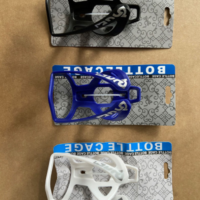 Bình nước xe đạp thể thao cao cấp và gọng bình, dung tích 750ml