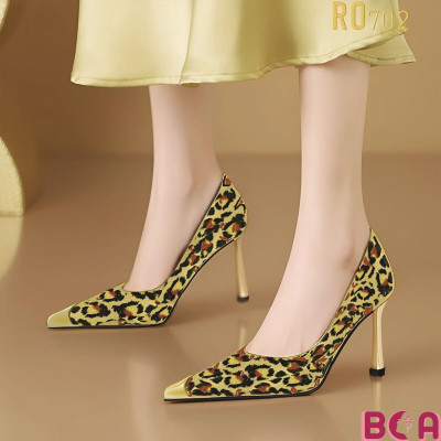 Giày đi tiệc nữ phong cách độc đáo họa tiết da beo cao 8cm RO702 ROSATA tại BCASHOP mũi nhọn bọc kim loại vừa sang vừa cá tính