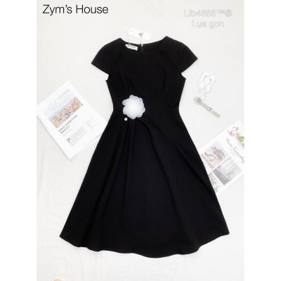 Đầm xòe màu đen ngực cài hoa hàng công sở size (40kg-50kg)