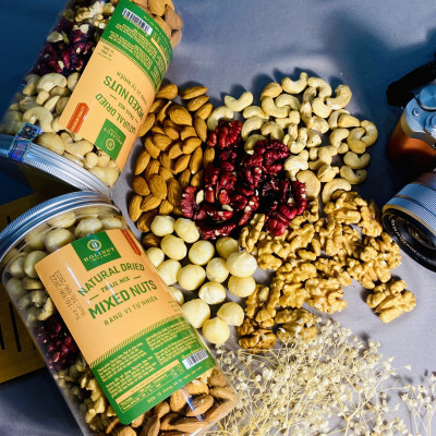 Mix nhân hạt cao cấp Thương Hiệu HOLINUT / Nhân óc chó vàng, nhân óc chó đỏ, nhân macca, hạt hạnh nhân, hạt điều - đóng gói 500gr