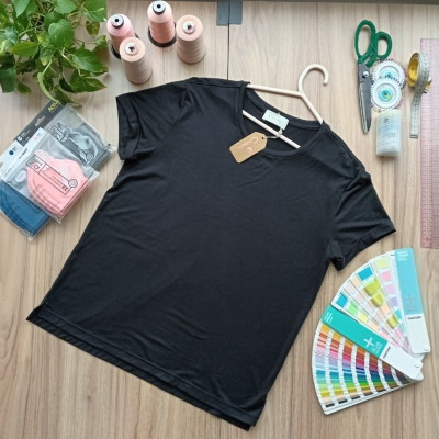 Áo phông trơn cổ tròn tay gập unisex