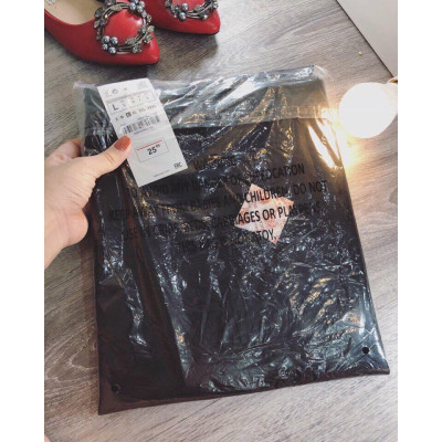 Chân váy bút chì xẻ sau