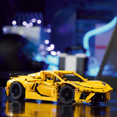 LEGO TECHNIC 42205 Đồ Chơi Siêu Xe Chevrolet Corvette Stingray (732 chi tiết)