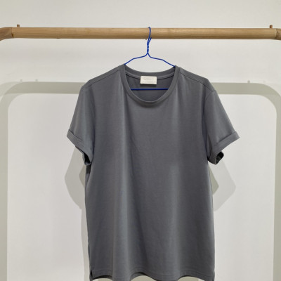 Áo phông trơn cổ tròn tay gập unisex