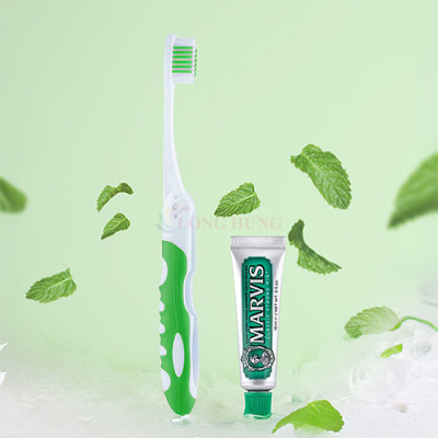 Set kem đánh răng Marvis Strong Mint 10ml + 1 Bàn chải gập Marvis - Hàng chính hãng