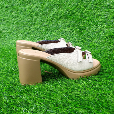 Dép nữ cao gót 8cm Trường Hải da bò mềm mại màu kem CG145